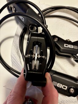 Brzdy SRAM DB8 4 pístkové - 3