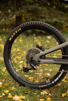 YT Capra CF Uncaged 10 MX - 3