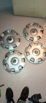 Prodám originál poklice škoda r15 - 3