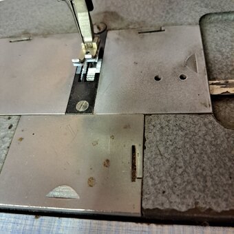 Průmyslové šicí stroje na kůži. - 3