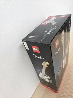 LEGO Ideas 21329 Fender Stratocaster - 3