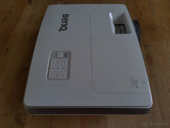 Projektor BenQ W1060 - 3