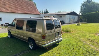 Ford Econoline E-150 - 3