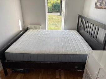 Postel s matrací 200x180 - 3