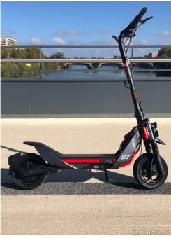 Segway escooter zt3 pro:výměna může iphone 16 pro max - 3