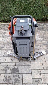 Podlahový mycí stroj Hako B70C - 3