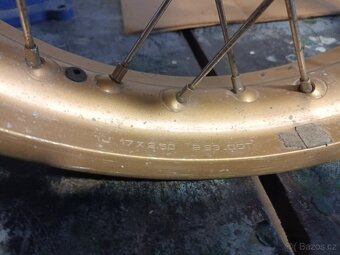 Prodám zadní kolo na  HONDA  DOMINÁTOR + další díly - 3