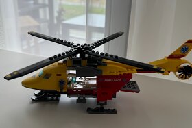 Lego Ambulance helicopter 60179 - 3