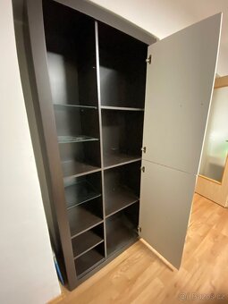 Prodám dvě skříně - 3