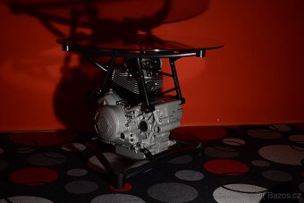 Unikátní stolek z motoru Ducati - 3