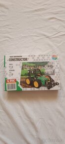 Maly konstruktor - traktor John Deer - 3