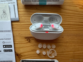 Bezdrátová sluchátka SONY WF-SP800N bílá - 3