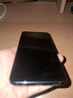 Samsung Galaxy S10e zachovalý - 3