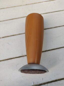 Nábytkové nohy - plastové - 3