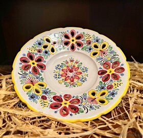 Tradiční malovaný talíř prolamovaný keramický, 70 let starý - 3