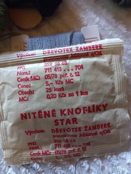 Plastové oboustranně knofliky . - 3
