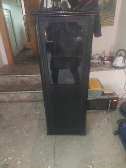 Prodám starožitnou skŕíň - 3