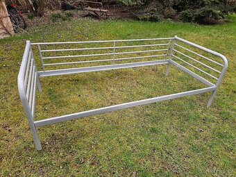 Prodám kovovoý rám postele s roštem - šíře 90cm - 3