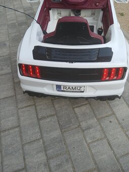 Dětské elektrické autíčko - 3