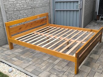 Prodám manželskou postel 180cm x 200cm - 3