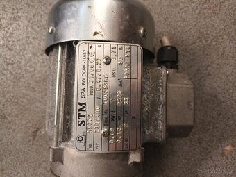 ELEKTROMOTOR ŠNEKOVÁ PŘEVODOVKA - 3