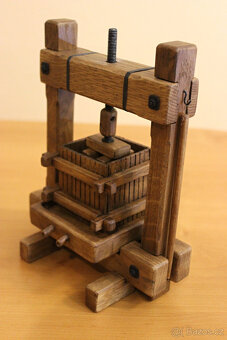 Vinaři a vinotéky - model vřetenového vinařského lisu - 3