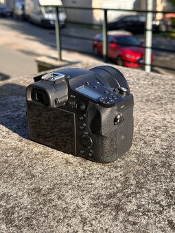 Sony CyberShot DSC-RX10 IV - 3