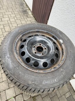 Prodám disky s pneu 215/60 R16 zimní sada - 3
