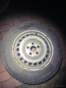 4 plechové 16" disky na VW T5, jeden komplet zimní pneu - 3