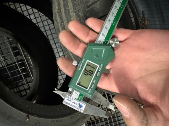 Pneu 235/45 R18 - 3