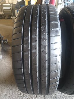 2xletní pneu 235/45/18.Michelin. - 3