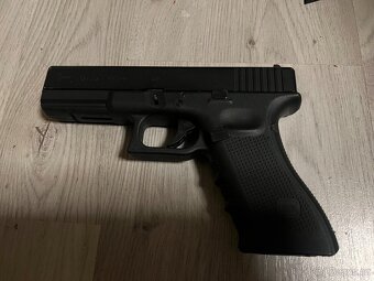 Glock gen.4 (plyn) + příslušenství na zbraně - 3