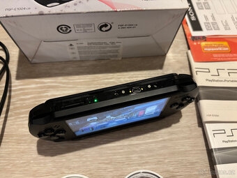 PSP - Playstation Portable E1004 - Street - Komplet + hry - 3