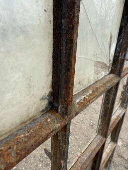 Tovární okno 49 - 3