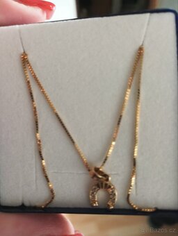 Zlatý řetízek s přívěskem se zirkony - 3