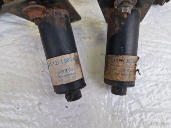 BMW e30 tlumiče nárazníků plast - 3