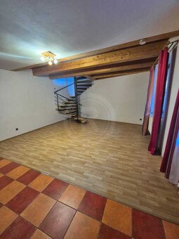 PRONÁJEM MEZONETOVÉHO BYTU 2+KK, STARÉ MĚSTO, NETOLICE - 3