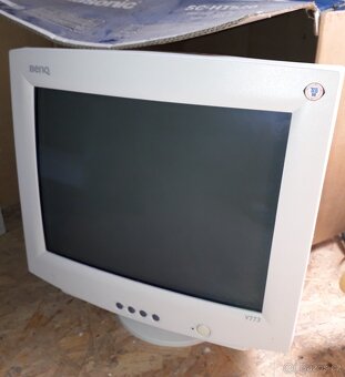 Monitor BENQ V773 - 3