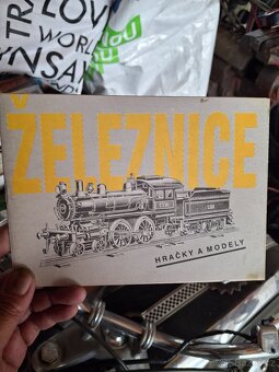 Zeleznicni knihy a predmety - 3
