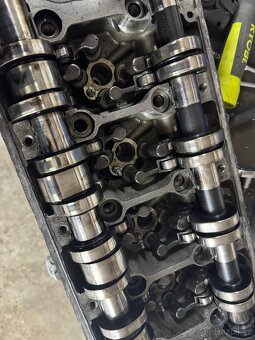 Hlava motoru 2.0 tdi 16v - 3