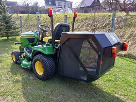 Zahradní traktor John Deere X950R - 3