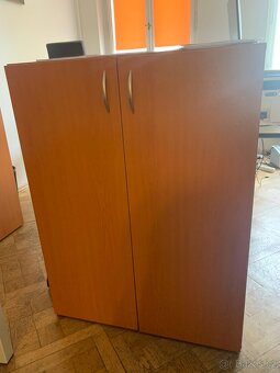 Knihovna / skříňka / kontejner / stůl - 3