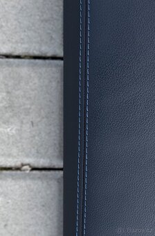 Loketní opěrka BMW g20/21 (modré prošívání) - 3