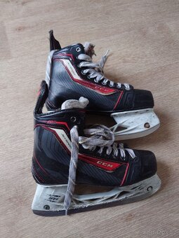 Brusle CCM JETSPEED 280 vel.39 - 3
