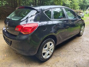 Opel Astra J 1.4i 88 kW 130km 1 majitel - 3