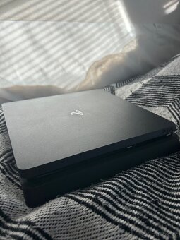 PlayStation 4 Slim 500 GB + 2 ovladače + Spider-Man - 3