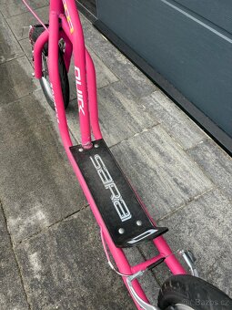 Sportovní dívčí koloběžka Quick s nafukovacími koly - 3