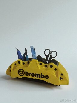 Stojánek na tužky jako Brembo brzdič - 3