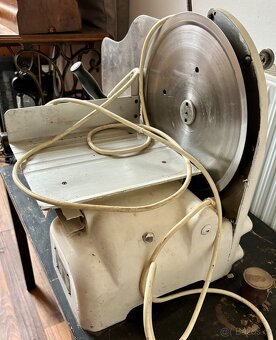 Nářezák na uzeniny - 3