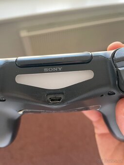 Ovladač PS4 - 3